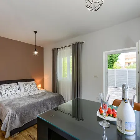 Apartman Sara *