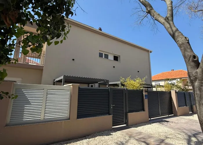 דירה Sara זאדאר